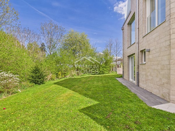 EIN SCHMUCKSTÜCK DER BESONDEREN ART 9