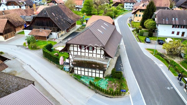 Vielseitiges Mehrfamilienhaus mit Ausbaupotenzial und bewilligter Erwe 2