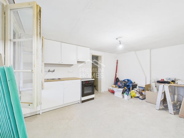 Vielseitiges Mehrfamilienhaus mit Ausbaupotenzial und bewilligter Erwe 8