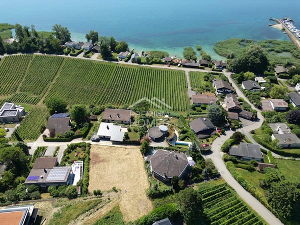Directement au bord du lac avec projet de construction existant 2