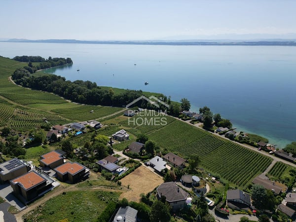 Directement au bord du lac avec projet de construction existant 4