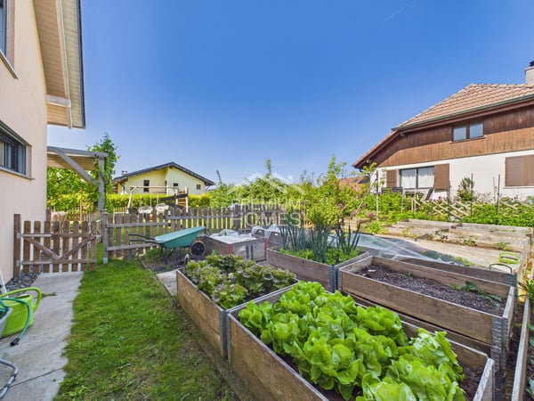 Villa familiale moderne avec grand jardin 8