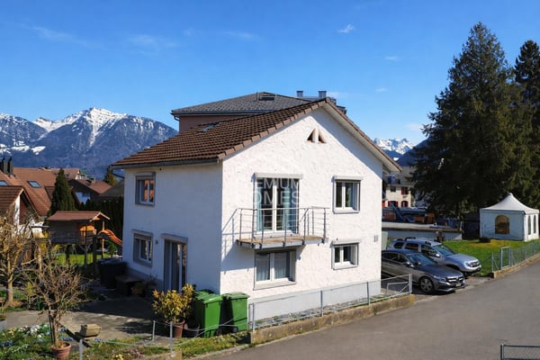 FAMILIENIDYLL IN RUHIGER LAGE 1
