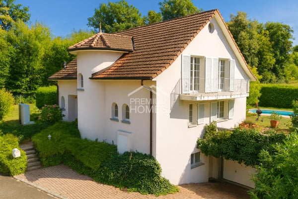 Pool, Garten, Privatsphäre - exklusive Liegenschaft mit Stil 1