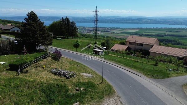 Terrain avec vue sur le lac 1