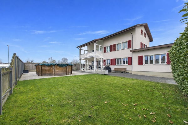 Grosszügige Gewerbeliegenschaft mit Wohnhaus 9