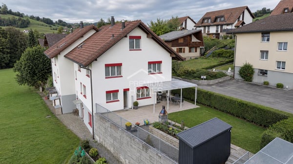Ein Haus, zwei Wohnwelten - Platz für Familie und Zukunft 1