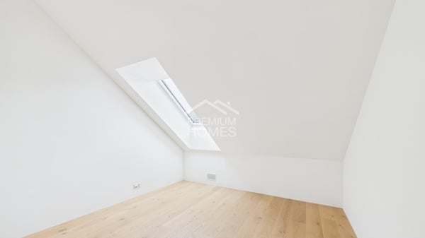 MODERNE ATTIKAWOHUNG MIT TRAUMHAFTER BERGKULISSE 9