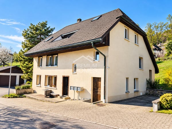 Einzigartige Gelegenheit - 3 Wohnungen, viel Land und Panoramaaussicht 2