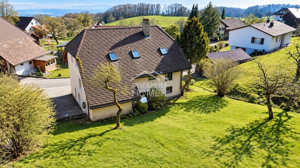 Einzigartige Gelegenheit - 3 Wohnungen, viel Land und Panoramaaussicht 3