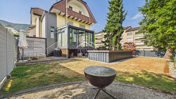 Exklusives Familienhaus mit zusätzlicher Wohneinheit, Pool und Doppelg 1