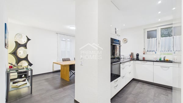 Exklusives Familienhaus mit zusätzlicher Wohneinheit, Pool und Doppelg 10