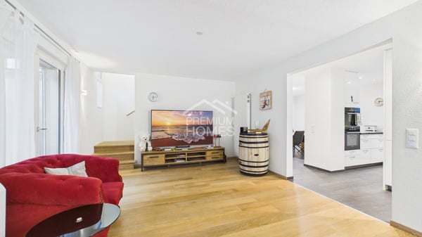 Exklusives Familienhaus mit zusätzlicher Wohneinheit, Pool und Doppelg 7