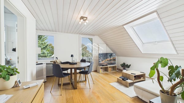 Exklusives Familienhaus mit zusätzlicher Wohneinheit, Pool und Doppelg 8