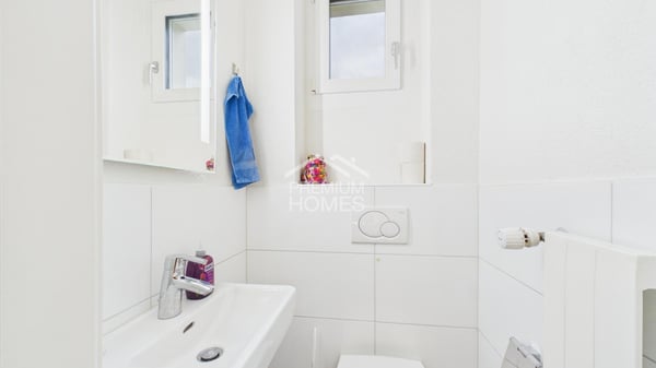 Exklusives Familienhaus mit zusätzlicher Wohneinheit, Pool und Doppelg 13