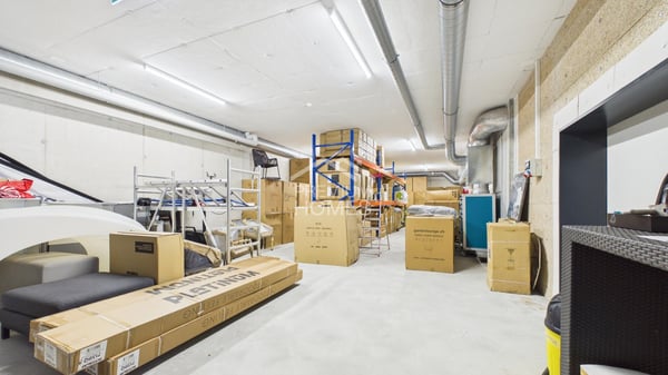 Viel Raum für Ihre Geschäftsidee - Büro, Showroom & Lager 11