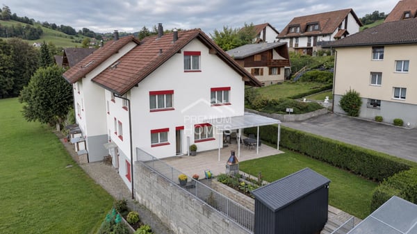 Ein Haus, zwei Wohnwelten - Platz für Familie und Zukunft 1