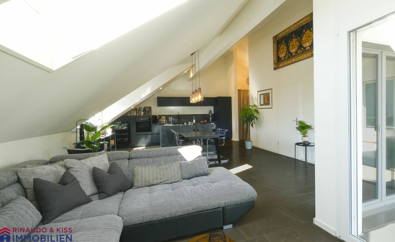 Exklusive Dachwohnung mit Balkon - modern & neuwertig