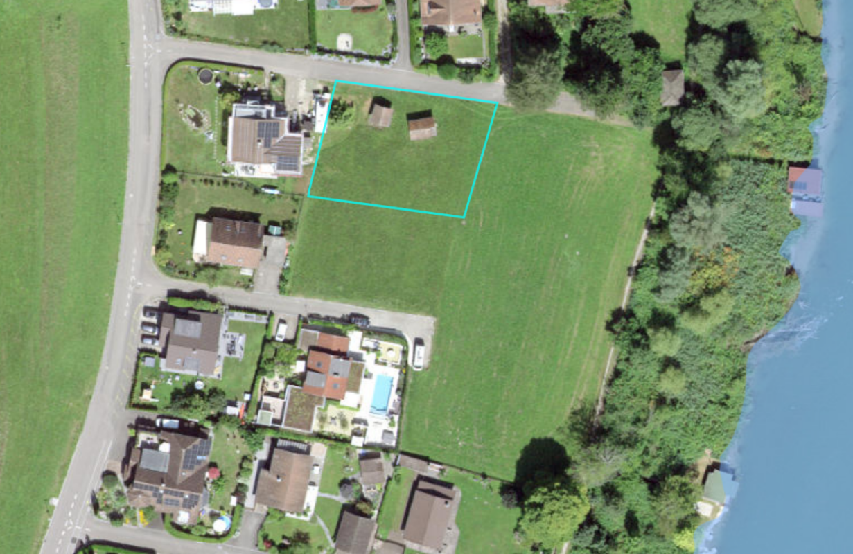 Attractive building land (subdivision possible) - directly on the Rhine with a view of the green