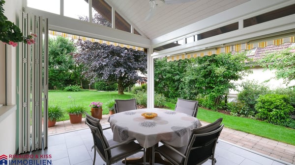 Gepflegte Familienresidenz mit Wintergarten und sonniger Gartenanlage 3