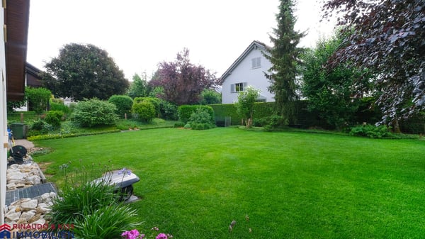 Gepflegte Familienresidenz mit Wintergarten und sonniger Gartenanlage 4