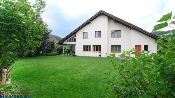 Gepflegte Familienresidenz mit Wintergarten und sonniger Gartenanlage 1