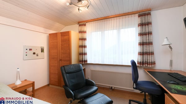 Gepflegte Familienresidenz mit Wintergarten und sonniger Gartenanlage 12