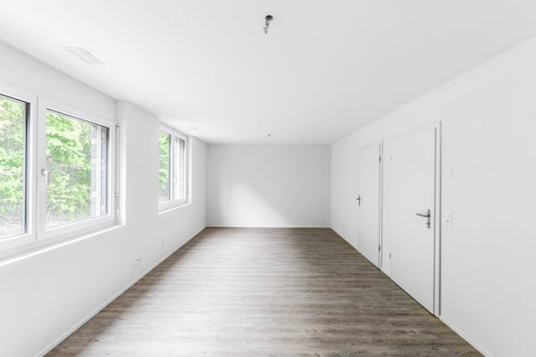 Top zentral gelegene 2 1/2-Zimmerwohnung mit grossem Balkon 5