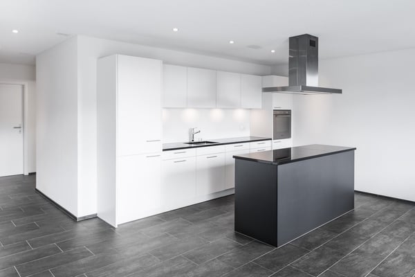 Top zentral gelegene 2 1/2-Zimmerwohnung mit grossem Balkon 3