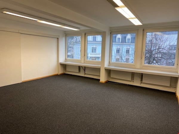 zentral gelegene Büro-/Praxisräume am Lauitor zu vermieten! 3