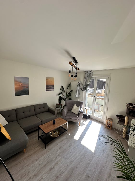 Ruhige und heimelige 2.5 Zimmerwohnung zu vermieten! 3