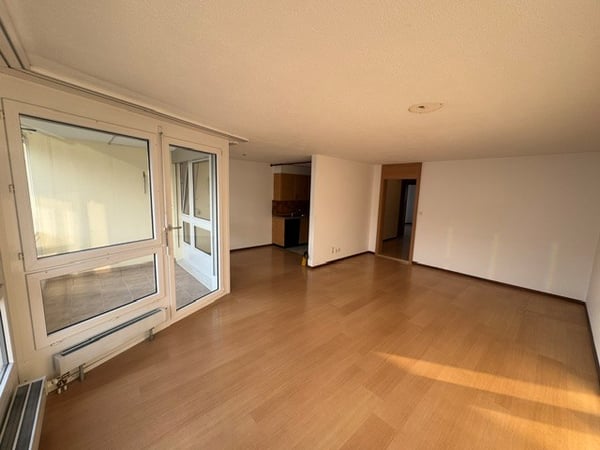 Charmante 3.5-Zimmer-Wohnung mit Balkon und schöner Aussicht in Thun 3