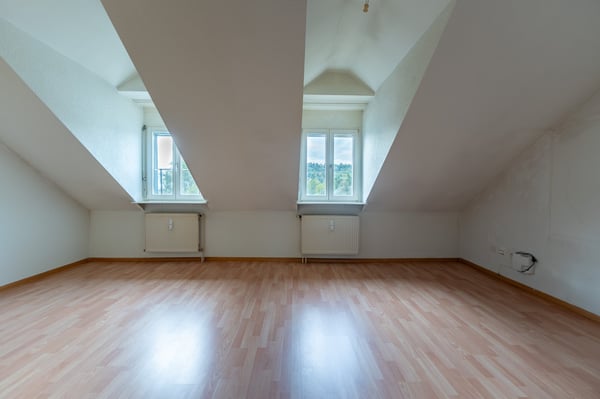 Charmante 2-Zimmer-Maisonette-Wohnung im 5. Obergeschoss in Riehen 1