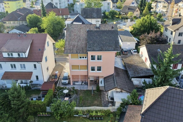 ATTRAKTIVES MEHRFAMILIENHAUS IN ZENTRALER LAGE - TOP RENDITE 5.4 % 4