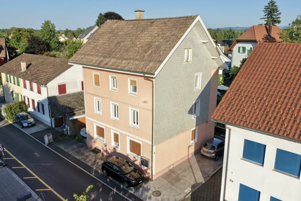 ATTRAKTIVES MEHRFAMILIENHAUS IN ZENTRALER LAGE - TOP RENDITE 5.4 % 2