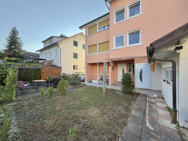 ATTRAKTIVES MEHRFAMILIENHAUS IN ZENTRALER LAGE - TOP RENDITE 5.4 % 6