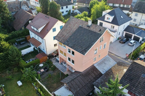 ATTRAKTIVES MEHRFAMILIENHAUS IN ZENTRALER LAGE - TOP RENDITE 5.4 % 3