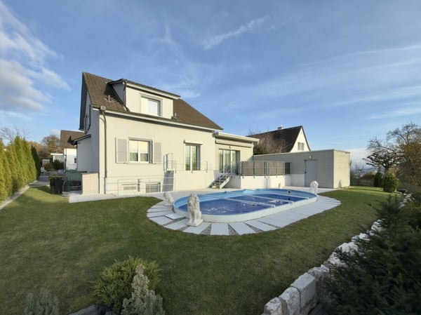 IHR TRAUMHAUS IN RUHIGER LAGE MIT POOL UND ALPENBLICK 1