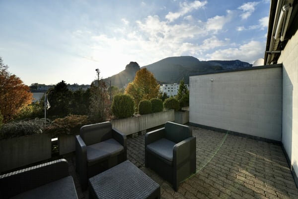 GROSSZÜGIGES REIHENEINFAMILIENHAUS MIT TRAUMHAFTER AUSSICHT AUF DIE BURGRUINE 3