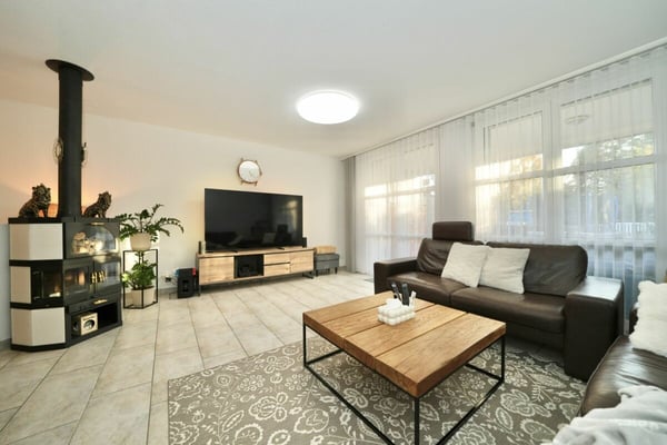 GROSSZÜGIGES REIHENEINFAMILIENHAUS MIT TRAUMHAFTER AUSSICHT AUF DIE BURGRUINE 4