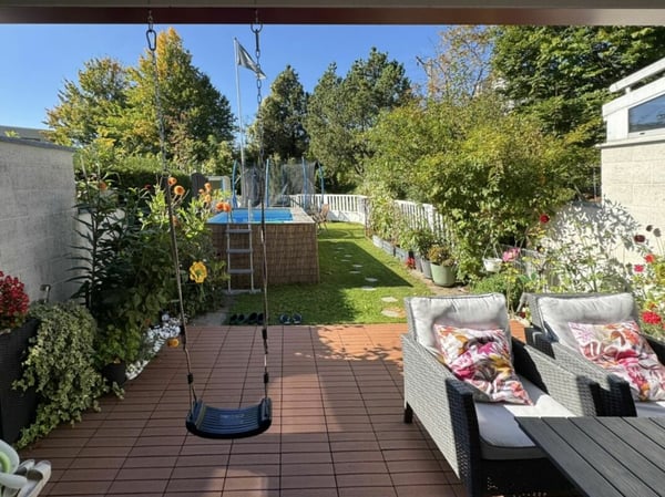 GROSSZÜGIGES REIHENEINFAMILIENHAUS MIT TRAUMHAFTER AUSSICHT AUF DIE BURGRUINE 1
