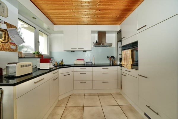 GROSSZÜGIGE WOHNUNG IN RUHIGER LAGE MIT WINTERGARTEN 6