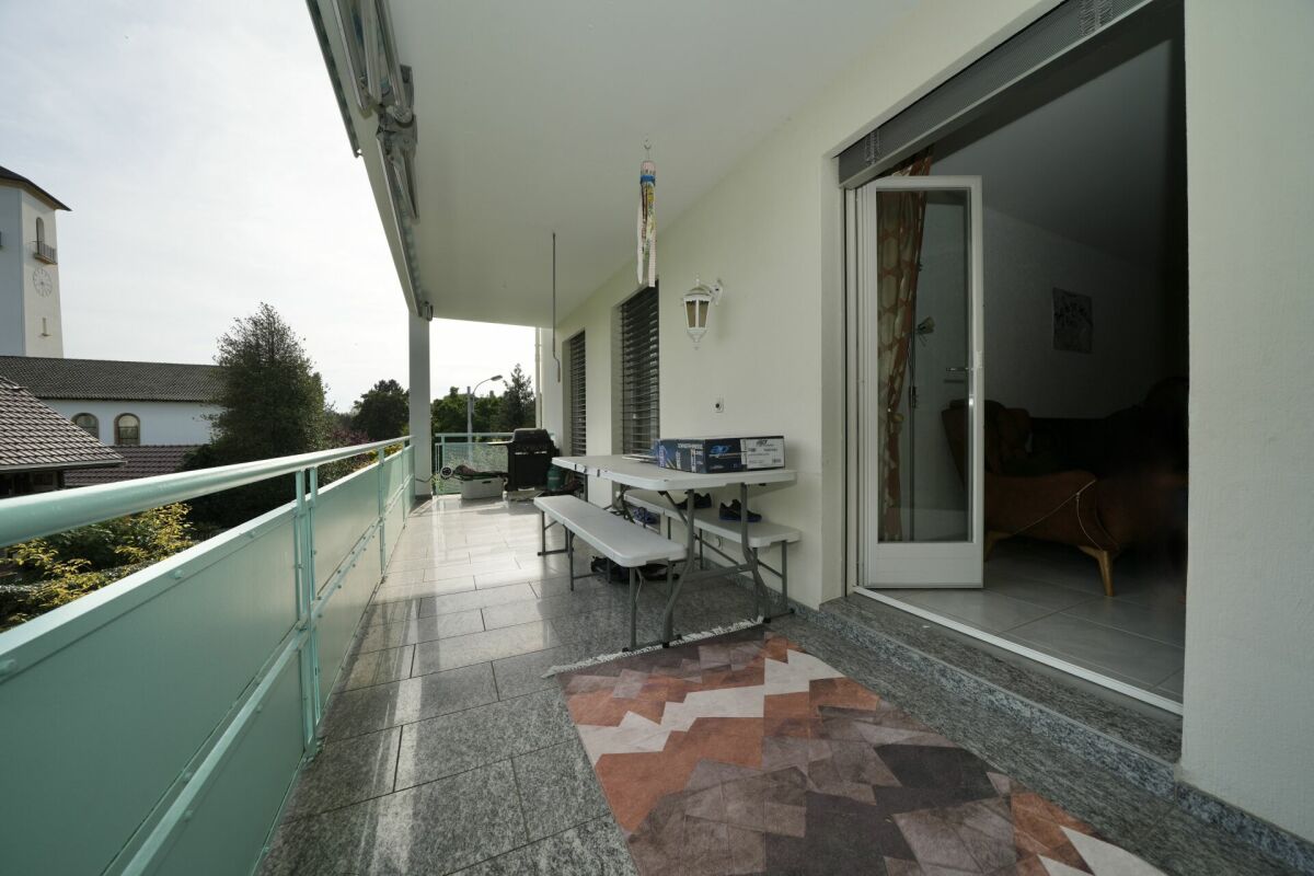 SPACIOUS APARTMENT IN CENTRAL LOCATION