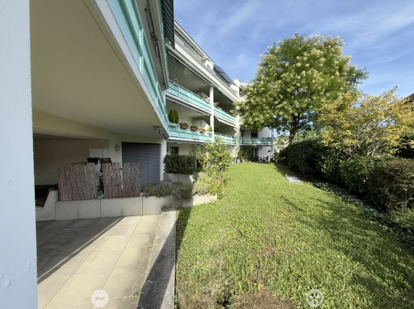 GROSSZÜGIGE WOHNUNG IN ZENTRALER LAGE