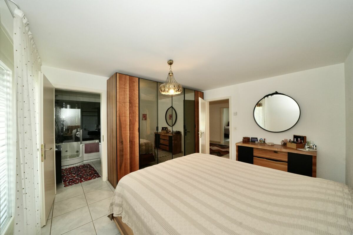 SPACIOUS APARTMENT IN CENTRAL LOCATION