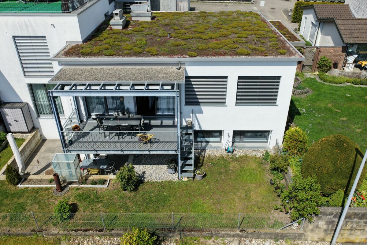 ATTRAKTIVE HOCHPARTERREWOHNUNG MIT HAUS-IM-HAUS CHARAKTER