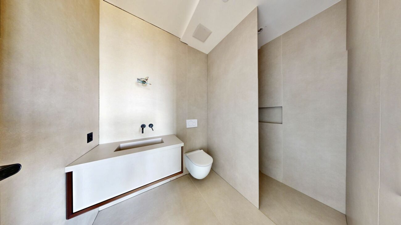APPARTAMENTO ESCLUSIVO 4.5 LOCALI CON VISTA PANORAMICA E GRANDE ZONA ESTERNA