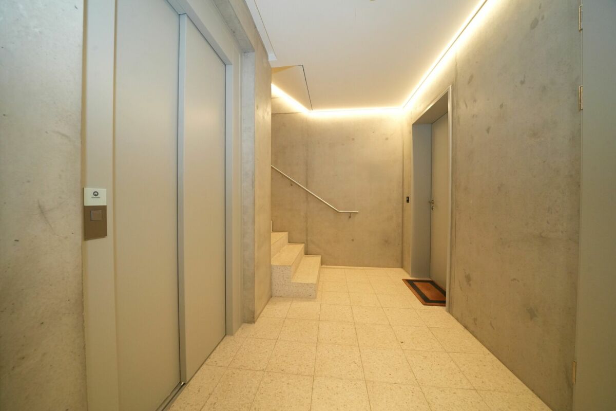 Hochwertige Wohnung an bester Lage mit separatem Büro