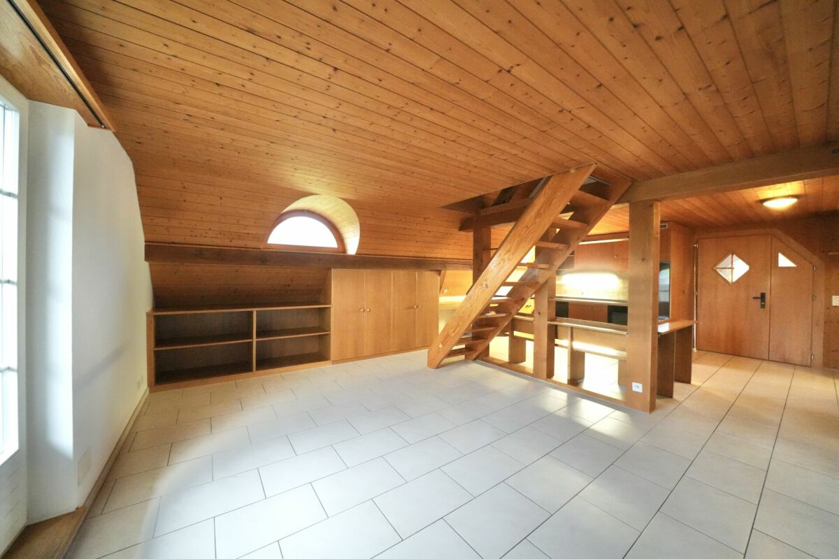 Charmante Dachwohnung an zentraler Lage