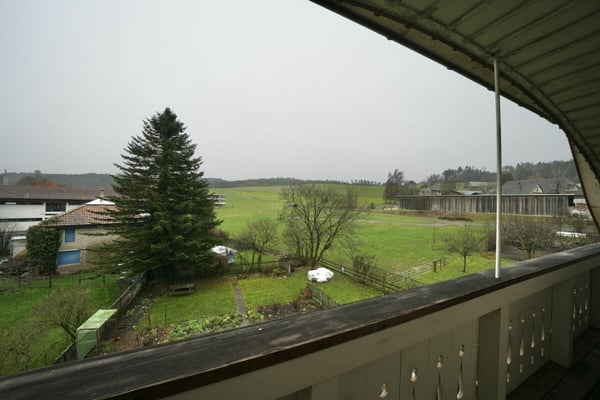 Charmante Dachwohnung an zentraler Lage 10